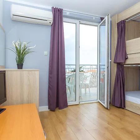 Apartments In City Center Ventus Novalja Exterior foto
